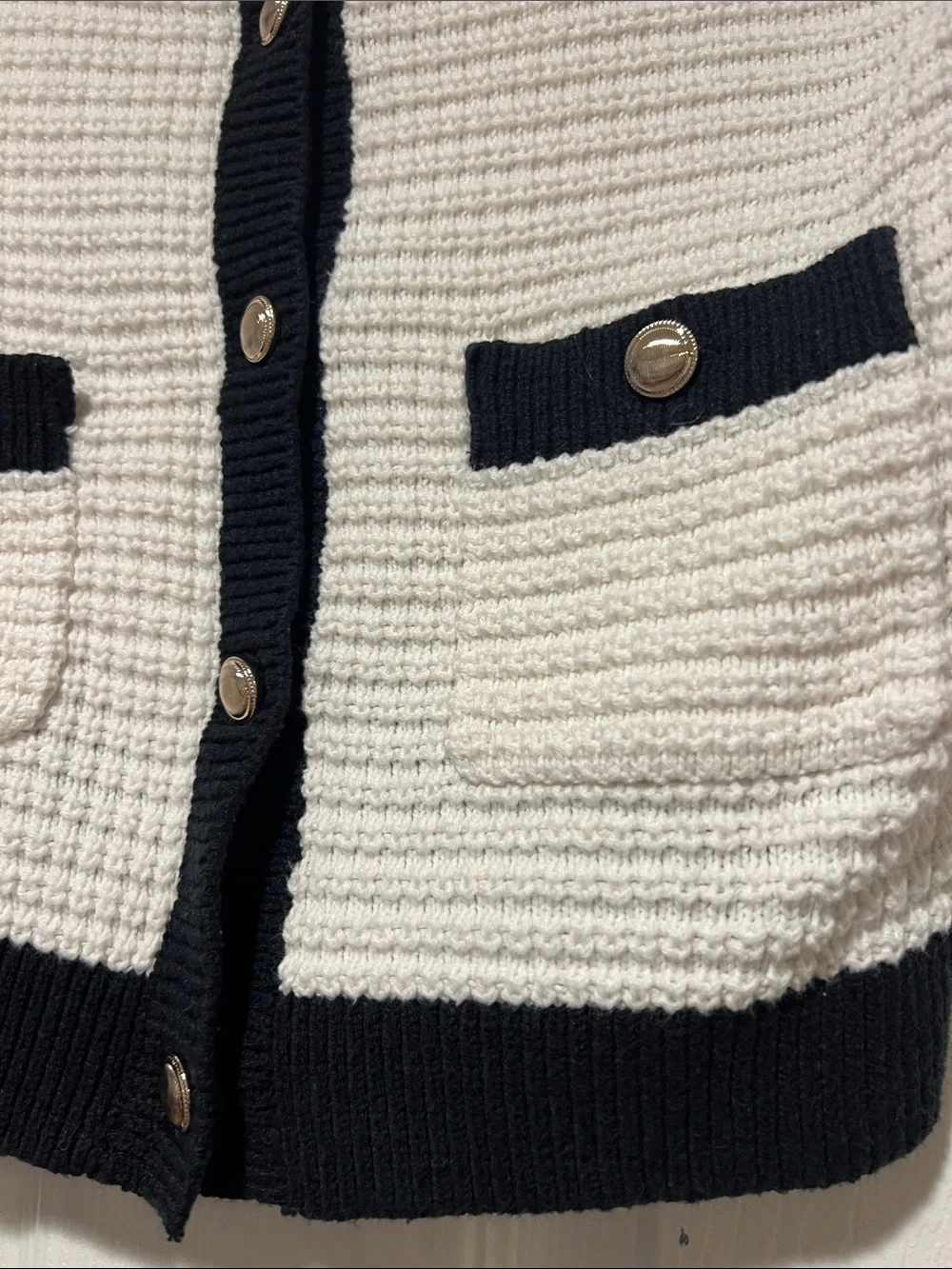 Abercrombie Kids Cropped Cream and Black Knit Cardigan Sweater 11/12
